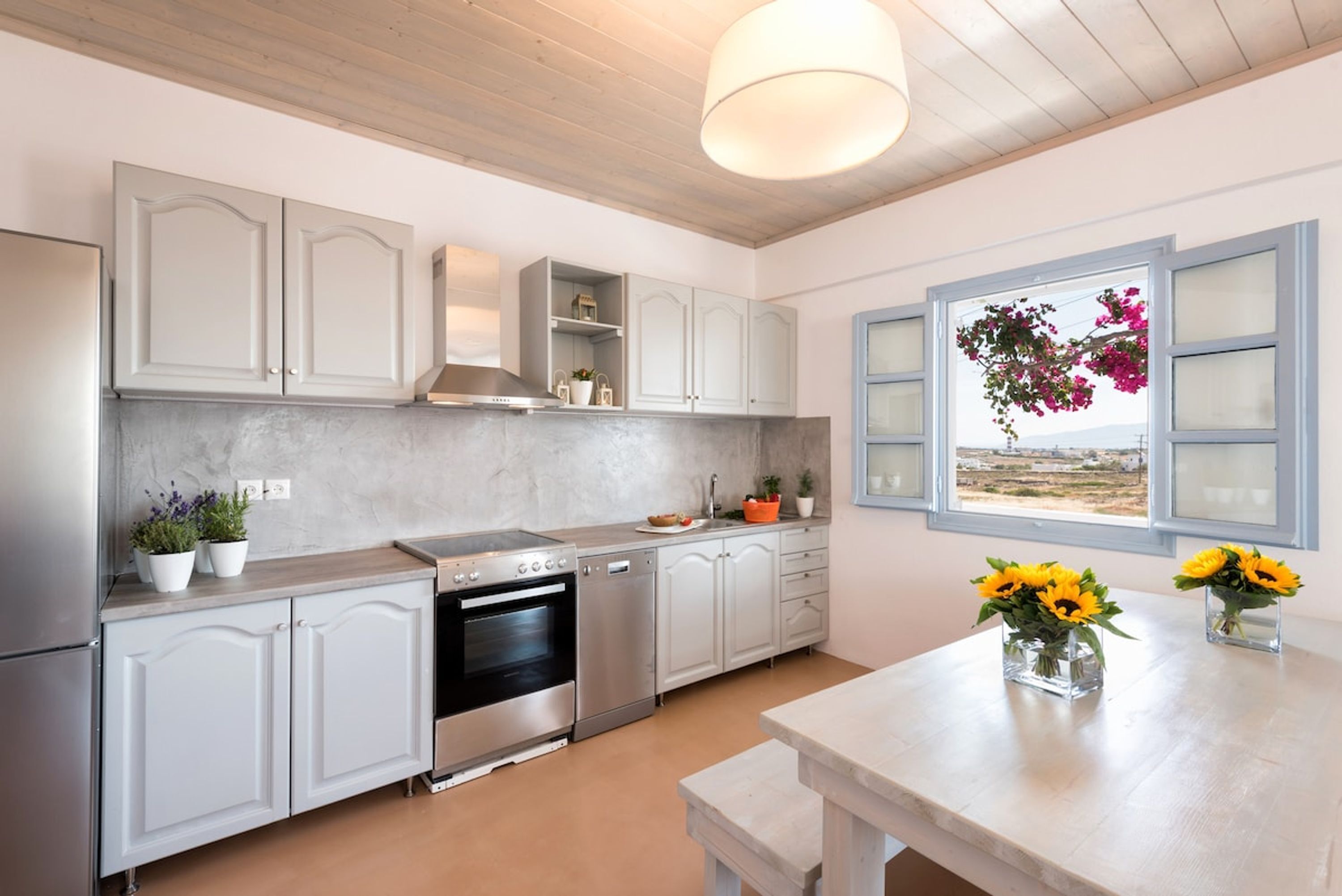 Apartamento | 3 quartos, escrivaninha