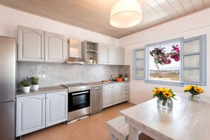 Apartment | 3 bedrooms, desk