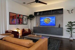 TV connectée, jeux vidéo, espaces bureaux