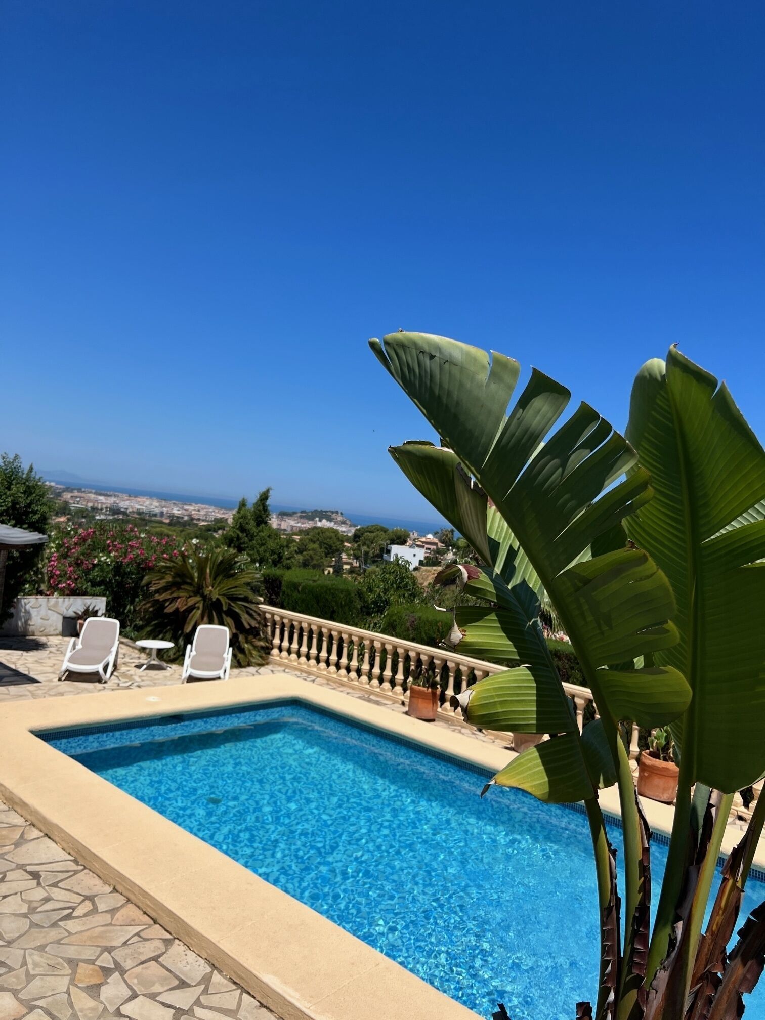 Et oppvarmet basseng