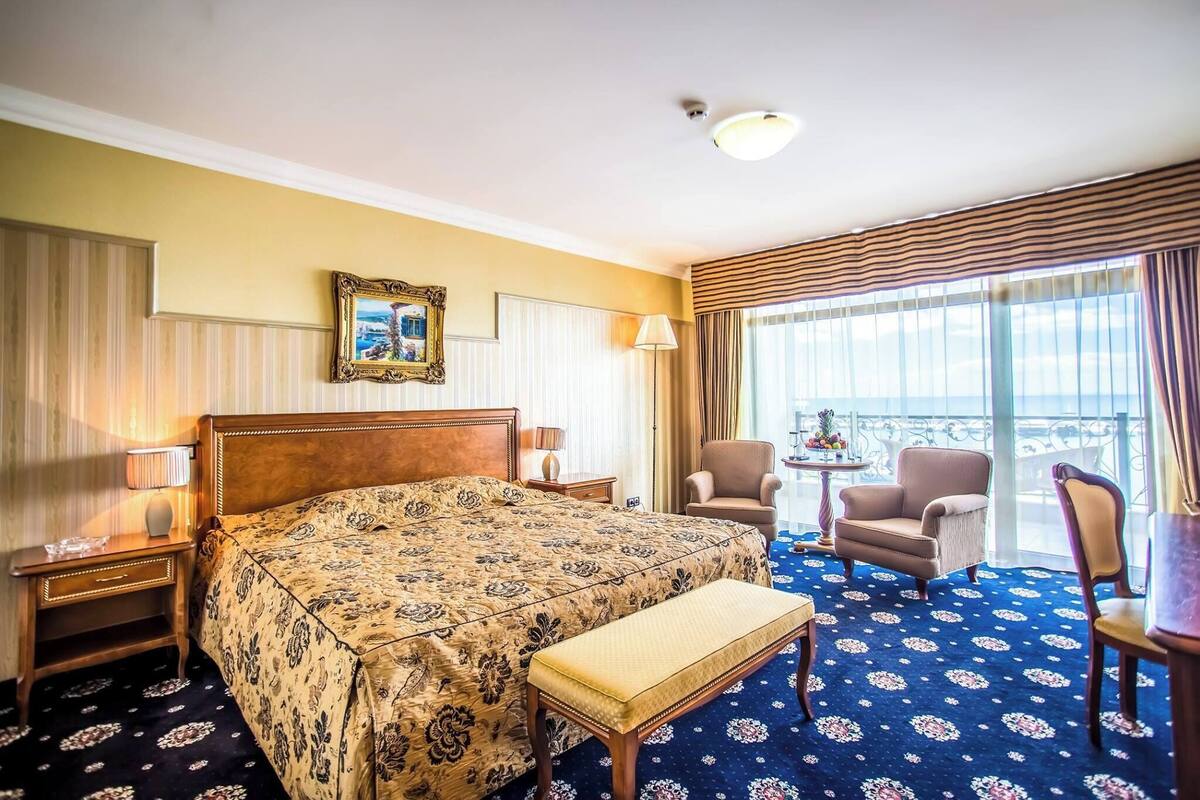 Habitación Deluxe doble, balcón, vistas al mar | Escritorio, espacio para trabajar con un portátil, wifi gratis