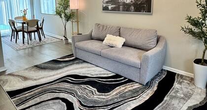 Modern Entire 2-Bedroom House for 6 Guests at University City