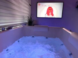 华丽套房 | 1 多间卧室、高档床上用品、记忆海绵床垫、迷你吧