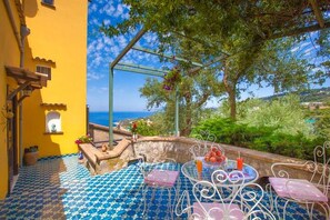 Outdoor dining - Iris Room Garden View (Torre Elisabetta) (Massa Lubrense)
