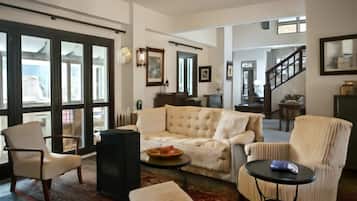 TV, fireplace, offices
