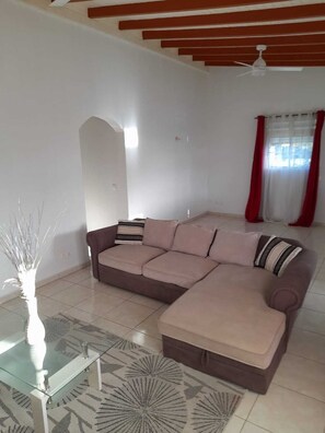 TV - Modern, bright house with garden, Wi-Fi and parking - family or telecommuting (Sainte-Anne)