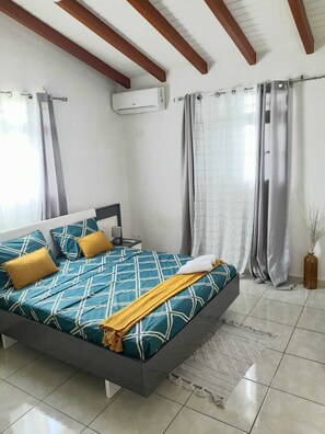 2 bedrooms, desk, iron/ironing board, WiFi