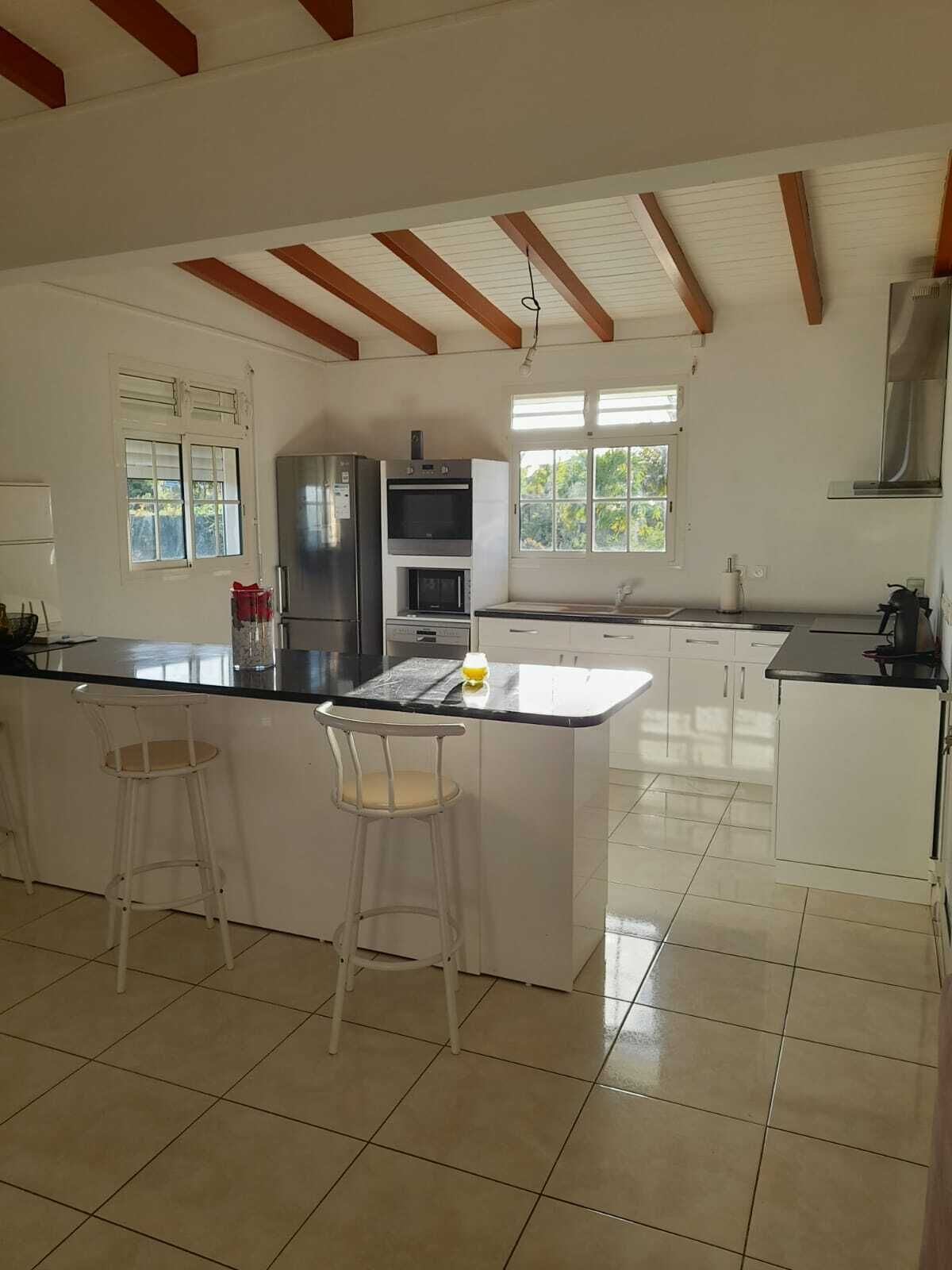 Mikrovågsugn, ugn, spishäll och diskmaskin