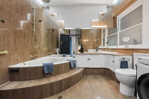 Shower, towels, shampoo