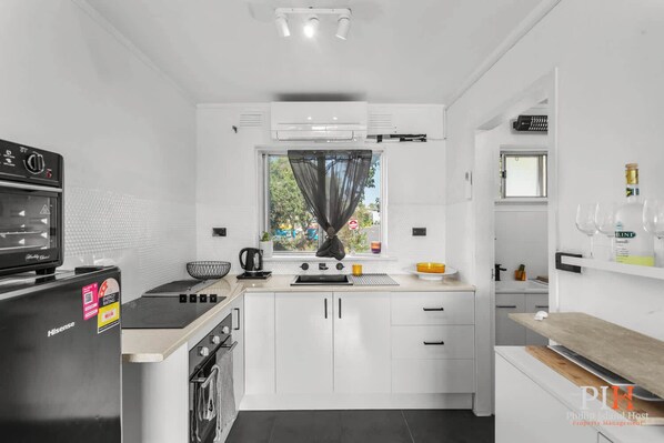 Fridge, microwave, oven, stovetop