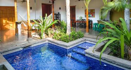 Miskitu House, Colonial Oasis Private Pool & Courtyard Heart of Granada