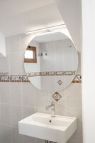 1 habitación, escritorio y sistema de insonorización 