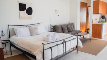 House | 1 bedroom, desk, soundproofing