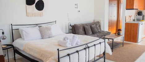 House | 1 bedroom, desk, soundproofing