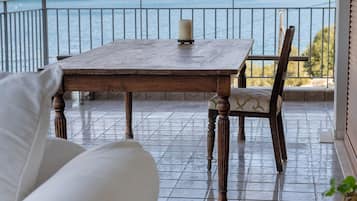 Villa | 4 bedrooms, desk