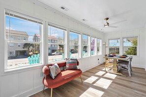 Interior - Beach Cake! 2nd row, small ocean views! Beach access across the street! (Surf City)