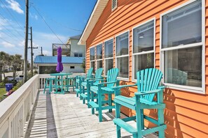 Property grounds - Beach Cake! 2nd row, small ocean views! Beach access across the street! (Surf City)
