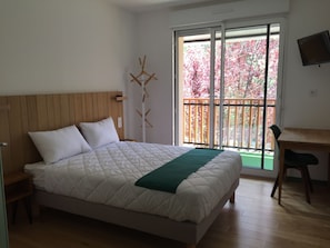 Double Room | Soundproofing, iron/ironing board, free WiFi - Logis Hôtel Les TILLEULS (Bruère-Allichamps)