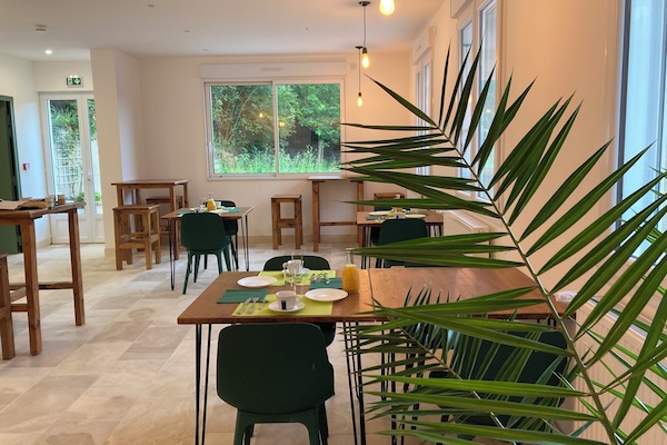 Desayuno buffet diario (EUR 10 por persona)