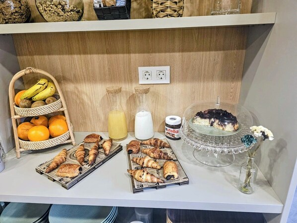 Petit déjeuner buffet (12 EUR par personne)