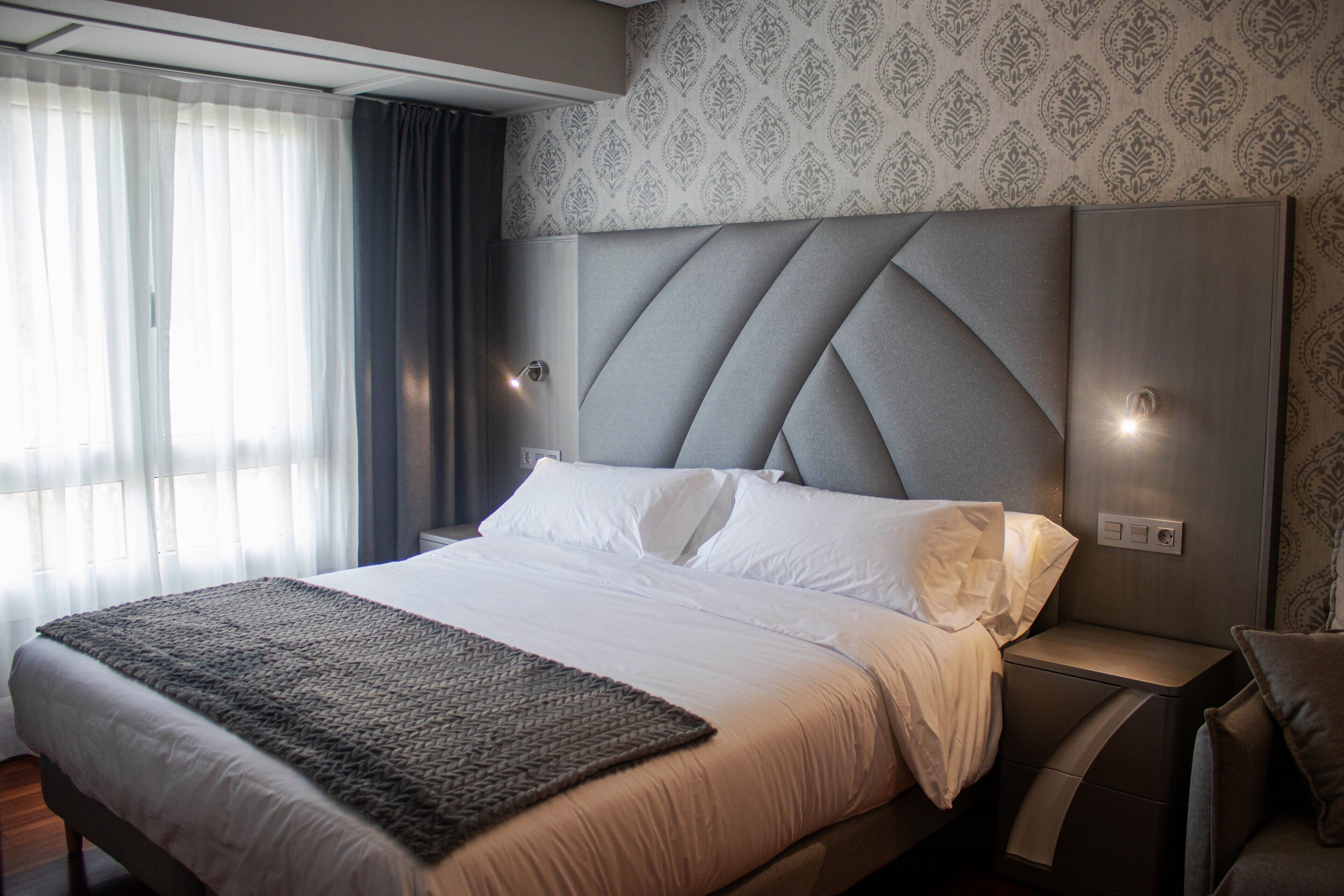 Desk, laptop workspace, free WiFi