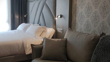 Comfort Quadruple Room | Desk, laptop workspace, free WiFi