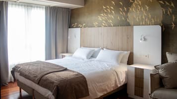 Habitació quàdruple Comfort | Escriptori, espai de treball apte per a portàtils i wifi gratuïta