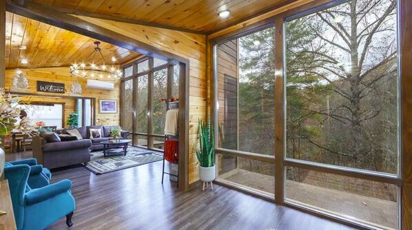 Interior - Treetop Haven, Luxury 3BD/6BTH cabin, Private Indoor Pool, Game Room, Views (Pigeon Forge)