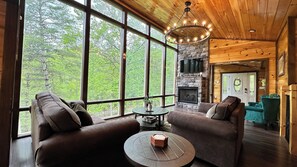 Smart TV, fireplace, video games, books - Treetop Haven, Luxury 3BD/6BTH cabin, Private Indoor Pool, Game Room, Views (Pigeon Forge)