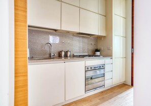 Comfort Apartment, City View | Private kitchen