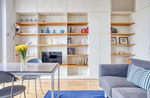 Comfort Apartment, City View | Living area