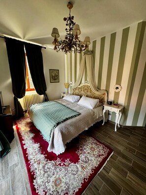 4 habitaciones, tabla de planchar con plancha, wifi y ropa de cama
