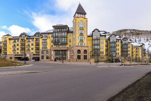 المنشأة من ال خارج