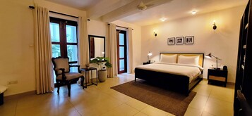 Habitación Deluxe doble | Caja fuerte, escritorio, espacio para trabajar con un portátil