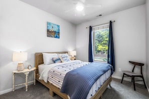 2 chambres, bureau, fer et planche à repasser, accès au Wi-Fi (inclus)
