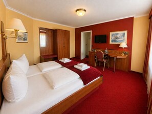 Comfort Double Room, 2 Double Beds, Park View | Desk, soundproofing, iron/ironing board, free WiFi