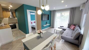 Apartamento, 2 quartos | Sala de jantar