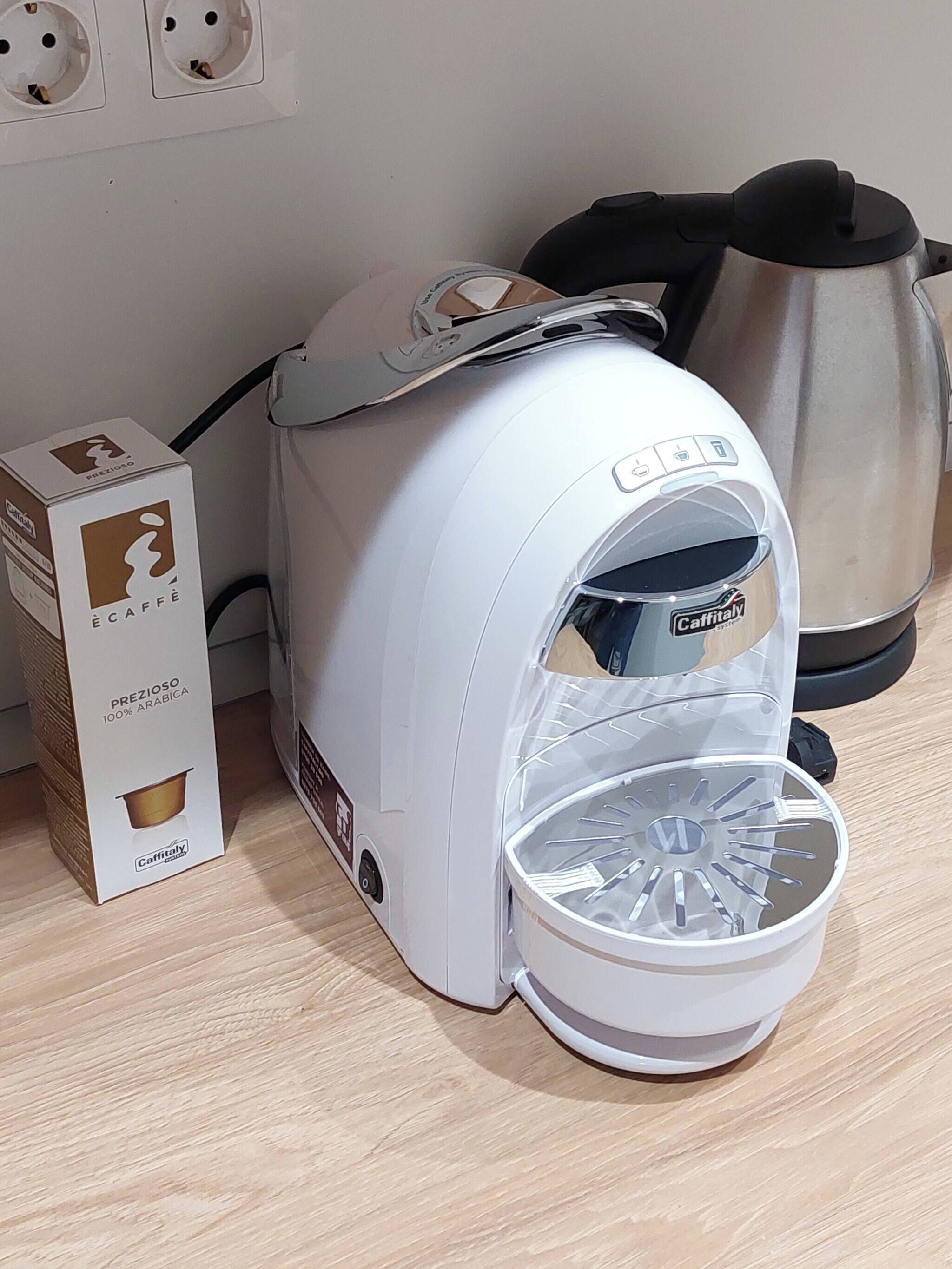 Kaffee und/oder Kaffeemaschine