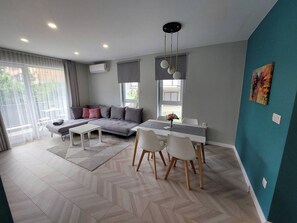 Apartment, 2 Bedrooms | Living room