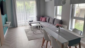 Apartamento, 2 habitaciones | Comedor