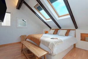 3 bedrooms, iron/ironing board, WiFi, bed sheets - Stylish Penthouse with Terrace in central Malaga. Mitjana (Malaga)