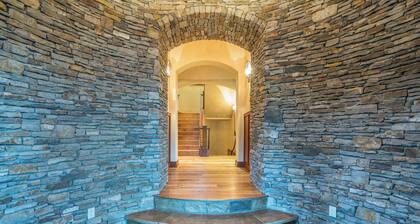 Two Trails- Luxe Ski-In/Out Retreat w/ Spa & Stunning Views