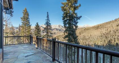 Two Trails- Luxe Ski-In/Out Retreat w/ Spa & Stunning Views
