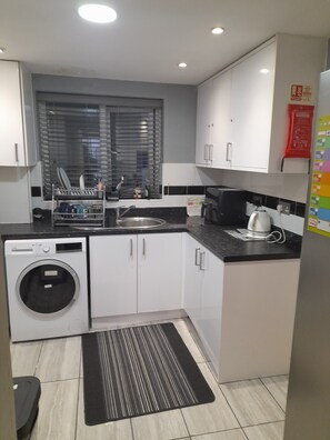 Frigorifero, microonde, forno, lavastoviglie