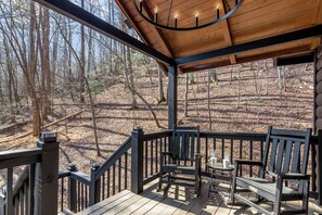 Property grounds - Riverfront King Suite Cabin, Coosawattee Resort, Fire Pit, WIFI, BBQ,Hot Tub (Ellijay)