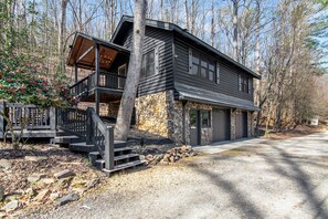 Exterior - Riverfront King Suite Cabin, Coosawattee Resort, Fire Pit, WIFI, BBQ,Hot Tub (Ellijay)