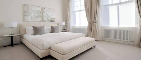 3 bedrooms, desk, iron/ironing board, travel crib