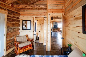 3 bedrooms, WiFi, bed sheets - Scenic Mustang Cabin (Blanding)