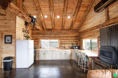 Scenic Mustang Cabin