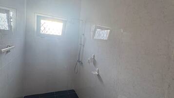 淋浴設備、提供毛巾、番梘、廁紙